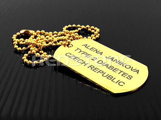 Pozlátená psia známka s údajmi